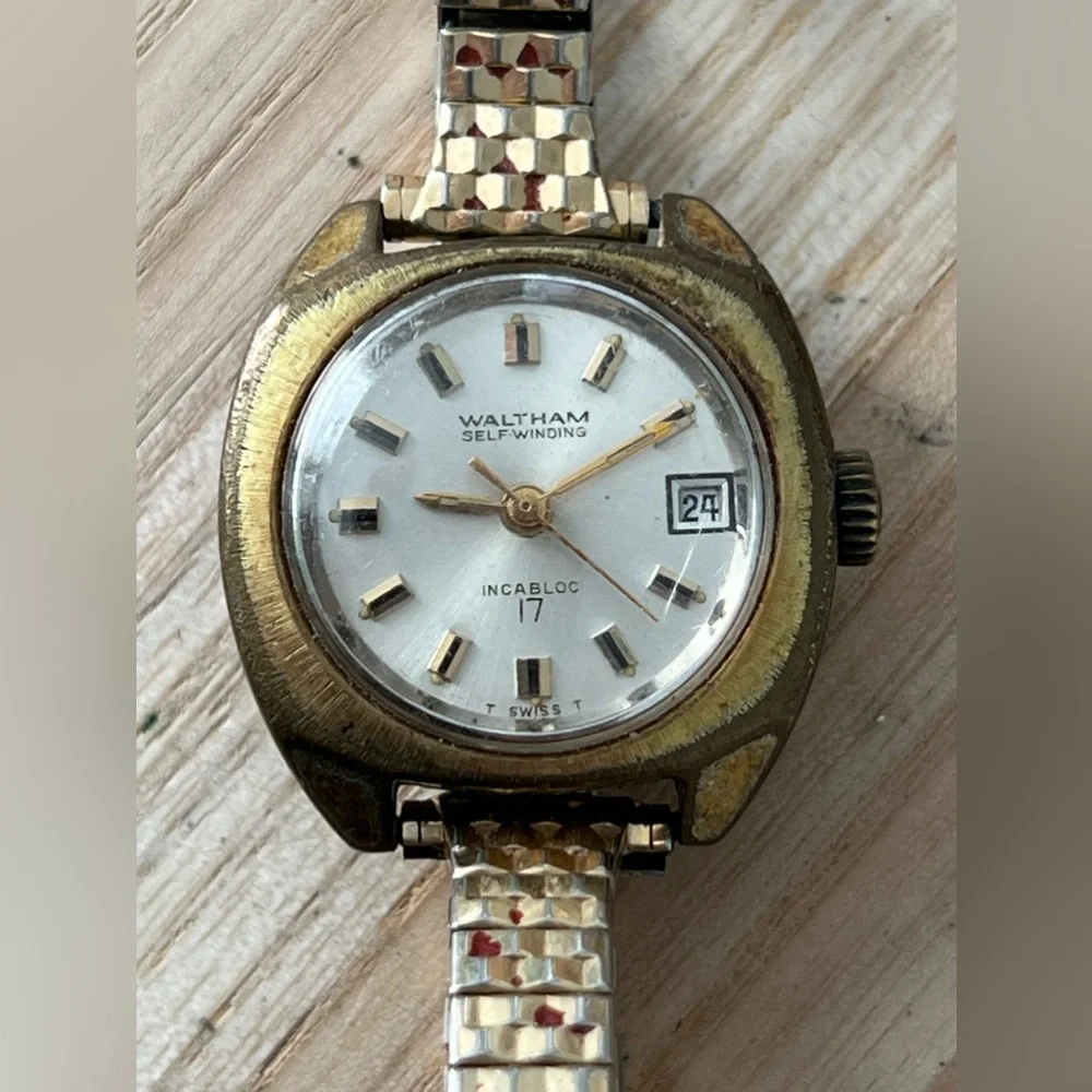 Waltham Self-Winding Incabloc 17 Jewels Vintage Watch Silver Dial Date Window